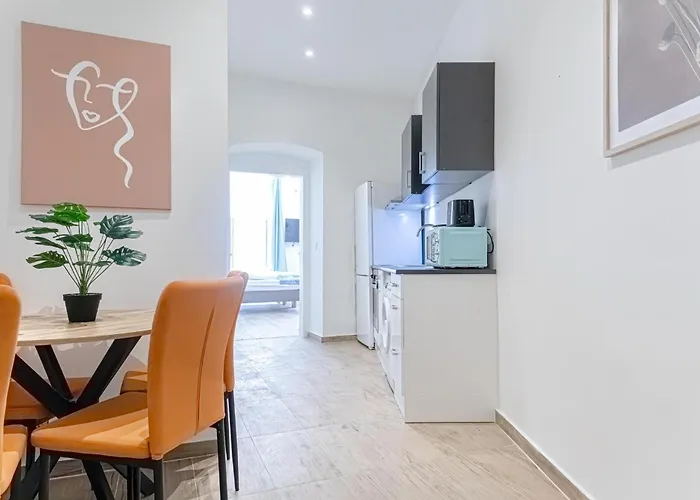 Prime Location - 1br With Wifi & Tv