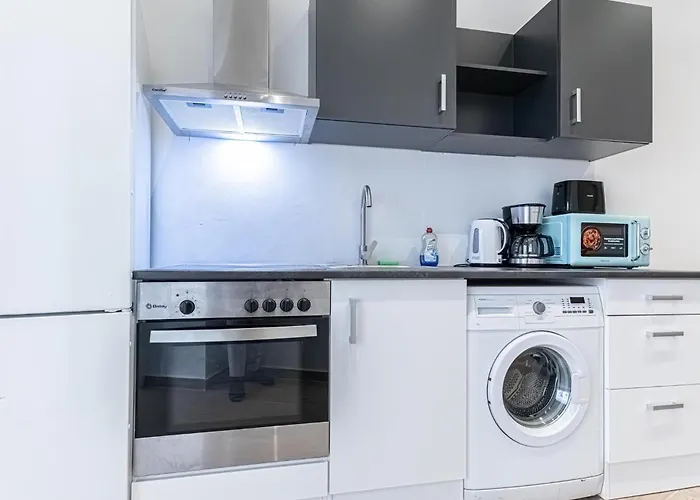 Prime Location - 1br With Wifi & Tv *